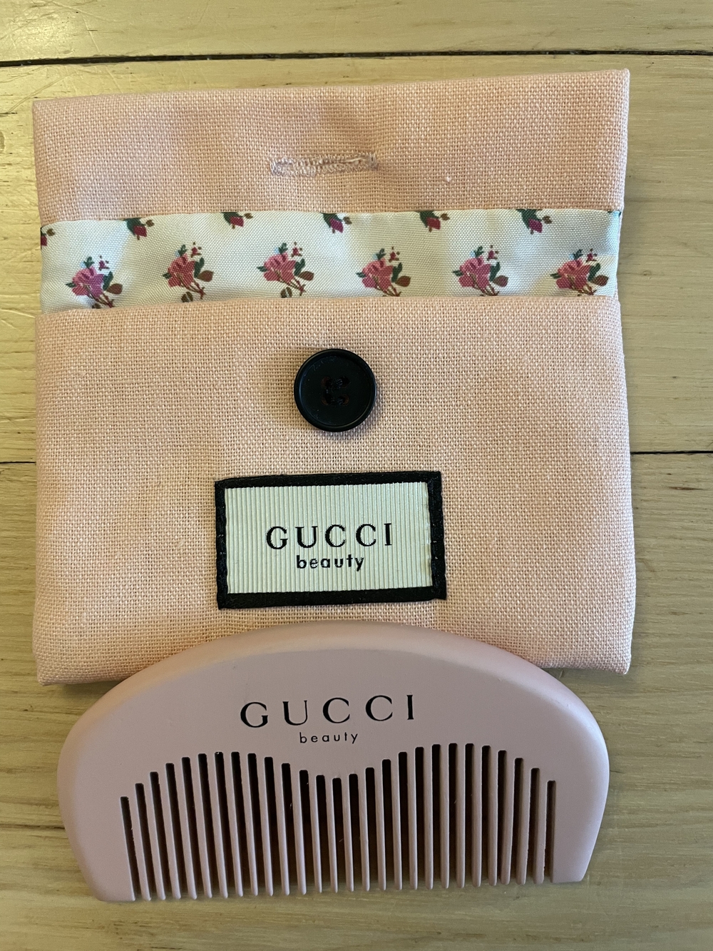 Gucci Beauty Pink Comb w/ Gucci Fabric Pouch